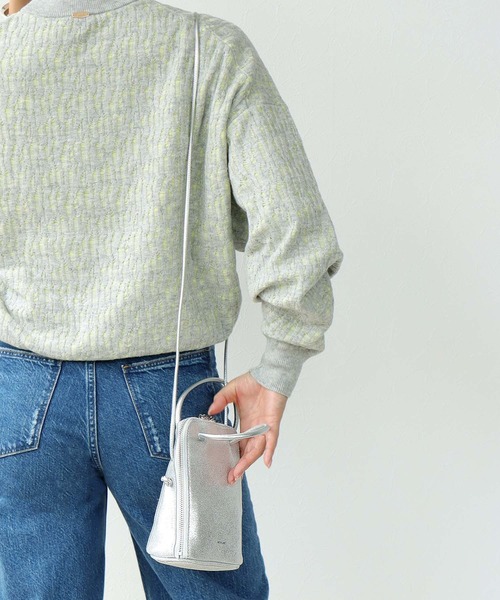 Jines(ジネス)の「カウレザー ブガッティ型2WAYミニショルダーBAG(ショルダーバッグ・レディース・ゴールド/シルバー・フリー)」の2枚目の写真
