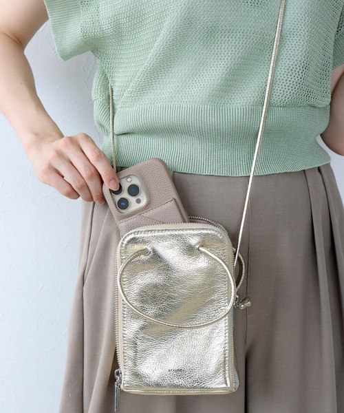 Jines(ジネス)の「カウレザー ブガッティ型2WAYミニショルダーBAG(ショルダーバッグ・レディース・ゴールド/シルバー・フリー)」の1枚目の写真