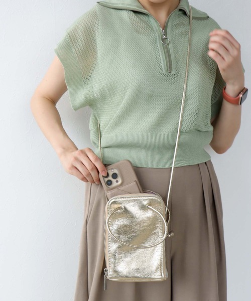 Jines(ジネス)の「カウレザー ブガッティ型2WAYミニショルダーBAG(ショルダーバッグ・レディース・ゴールド/シルバー・フリー)」の8枚目の写真