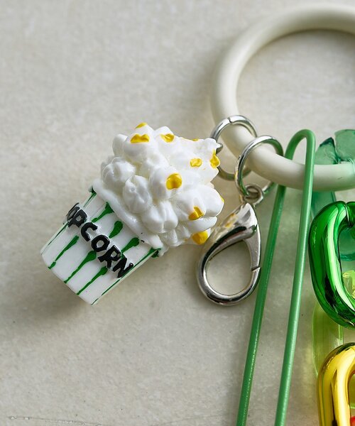 ear PAPILLONNER（イアパピヨネ）の「ポップコーンストラップ/チャーム/ストラップ/キーホルダー（チャーム・レディース・アイボリー/レッド・FREE）」の4枚目の写真