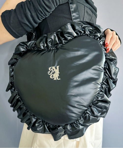 Silly（シリー）の「【フェスや通勤通学に◎】キルティングメタルハートバッグ（ショルダーバッグ・レディース・シルバー/ブラック・FREE）」の2枚目の写真