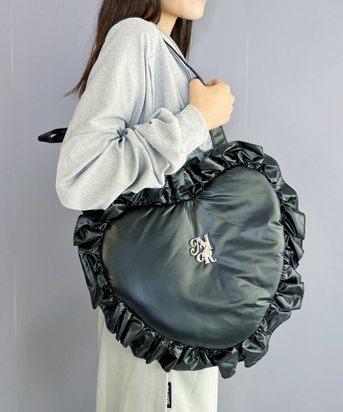 Silly（シリー）の「【フェスや通勤通学に◎】キルティングメタルハートバッグ（ショルダーバッグ・レディース・シルバー/ブラック・FREE）」の4枚目の写真