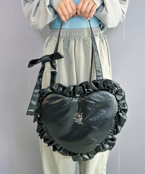 Silly（シリー）の「【フェスや通勤通学に◎】キルティングメタルハートバッグ（ショルダーバッグ・レディース・シルバー/ブラック・FREE）」の6枚目の写真