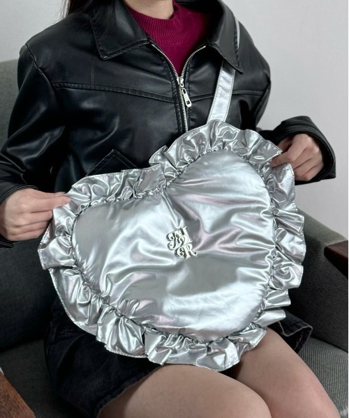 Silly（シリー）の「【フェスや通勤通学に◎】キルティングメタルハートバッグ（ショルダーバッグ・レディース・シルバー/ブラック・FREE）」の11枚目の写真