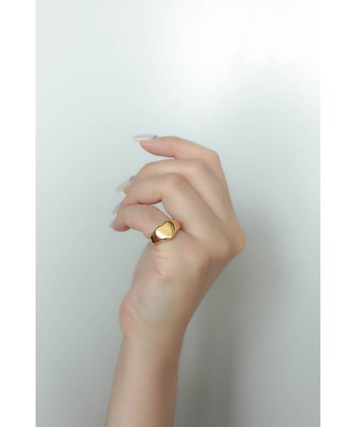 ebine（エビネ）の「Heart Signet Pinky Ring（リング・レディース・ゴールド/シルバー・5号/3号/1号）」の5枚目の写真