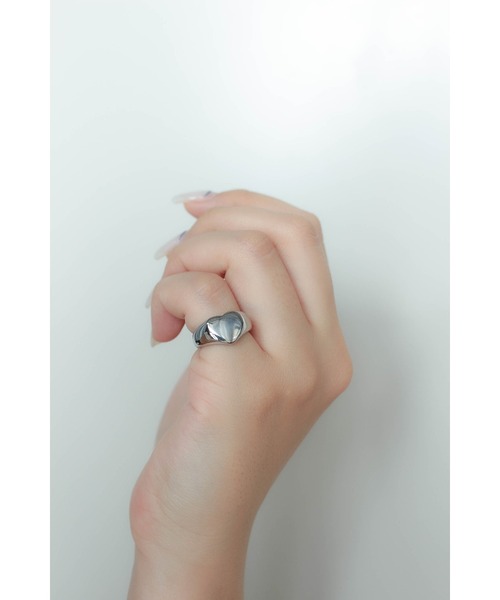 ebine（エビネ）の「Heart Signet Pinky Ring（リング・レディース・ゴールド/シルバー・5号/3号/1号）」の6枚目の写真
