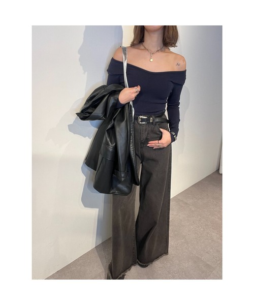 Solace（ソレイス）の「2wayカップ付きVネック/オフショルトップス（T