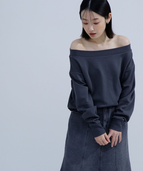 NATURAL BEAUTY BASIC(ナチュラルビューティーベーシック)の「◇ダンボールトップスシリーズ オフショル(Tシャツ/カットソー・レディース・ベージュ/チャコールグレー/オフホワイト・FREE)」の3枚目の写真