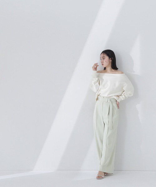 NATURAL BEAUTY BASIC(ナチュラルビューティーベーシック)の「◇ダンボールトップスシリーズ オフショル(Tシャツ/カットソー・レディース・ベージュ/チャコールグレー/オフホワイト・FREE)」の4枚目の写真