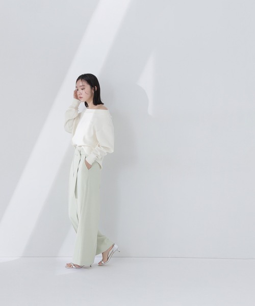 NATURAL BEAUTY BASIC(ナチュラルビューティーベーシック)の「◇ダンボールトップスシリーズ オフショル(Tシャツ/カットソー・レディース・ベージュ/チャコールグレー/オフホワイト・FREE)」の8枚目の写真