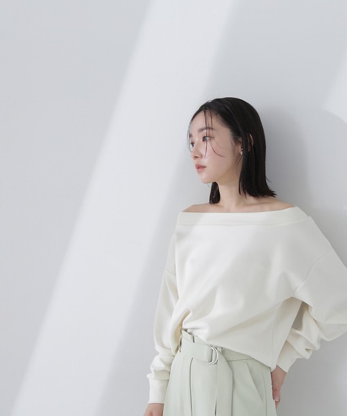 NATURAL BEAUTY BASIC(ナチュラルビューティーベーシック)の「◇ダンボールトップスシリーズ オフショル(Tシャツ/カットソー・レディース・ベージュ/チャコールグレー/オフホワイト・FREE)」の9枚目の写真