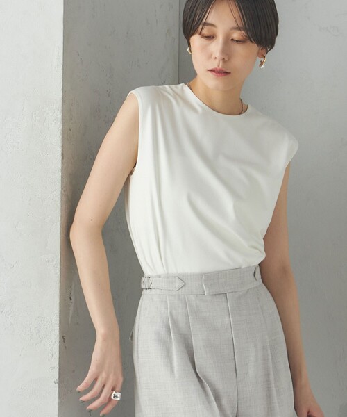 SHIPS(シップス)の「〈手洗い可能〉SORONA(R) 2WAY タンクトップ(タンクトップ・レディース・ブラック/オフホワイト/ライトグレー・ONE SIZE)」の2枚目の写真