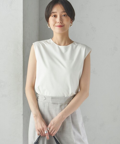SHIPS(シップス)の「〈手洗い可能〉SORONA(R) 2WAY タンクトップ(タンクトップ・レディース・ブラック/オフホワイト/ライトグレー・ONE SIZE)」の14枚目の写真