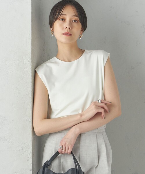SHIPS(シップス)の「〈手洗い可能〉SORONA(R) 2WAY タンクトップ(タンクトップ・レディース・ブラック/オフホワイト/ライトグレー・ONE SIZE)」の20枚目の写真