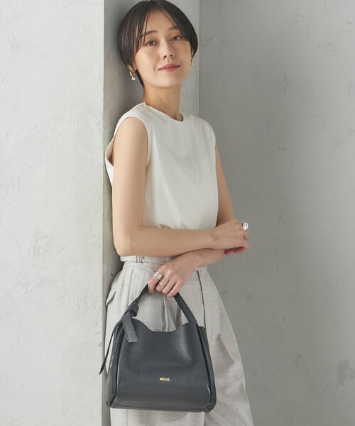 SHIPS(シップス)の「〈手洗い可能〉SORONA(R) 2WAY タンクトップ(タンクトップ・レディース・ブラック/オフホワイト/ライトグレー・ONE SIZE)」の21枚目の写真