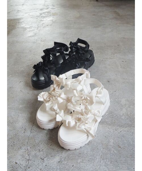 merry jenny（メリージェニー）の「ribbon ribbonベルクロサンダル