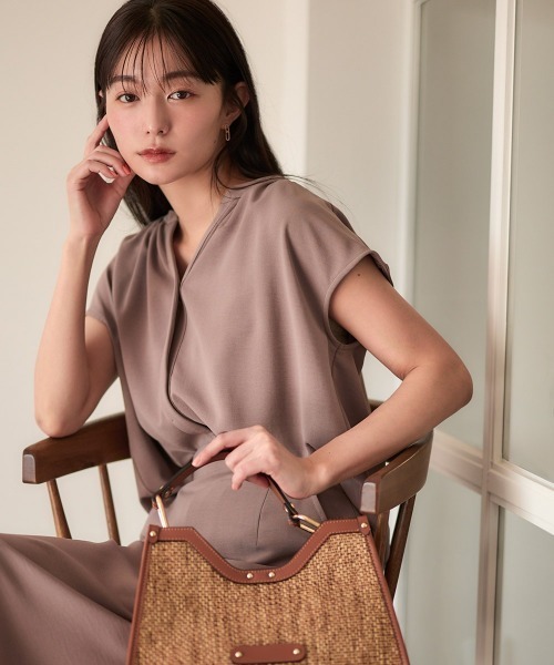 12Twelve Agenda(トゥエルブ アジェンダ)の「ウォッシャブルフレンチスリーブブラウス(シャツ/ブラウス・レディース・アイボリー/グレイッシュベージュ/チャコールグレー/モカ・M)」の3枚目の写真
