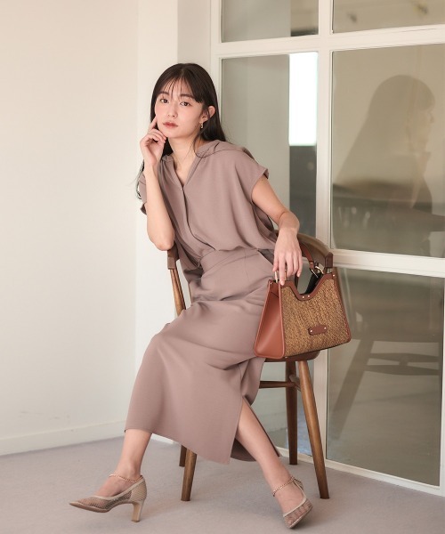 12Twelve Agenda(トゥエルブ アジェンダ)の「ウォッシャブルフレンチスリーブブラウス(シャツ/ブラウス・レディース・アイボリー/グレイッシュベージュ/チャコールグレー/モカ・M)」の8枚目の写真
