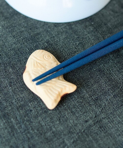 BEAMS JAPAN（ビームス　ジャパン）の「イホシロ窯 / 箸置き 和菓子シリーズ（カトラリー・レディース・ダークブラウン/ホワイト/オフホワイト/その他/ブラウン・ONE SIZE）」の2枚目の写真