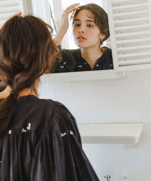 URBAN RESEARCH Sonny Label（アーバンリサーチサニーレーベル）の「Love embroideryブラウス（シャツ/ブラウス・レディース・ブラック/オフホワイト・FREE）」の13枚目の写真