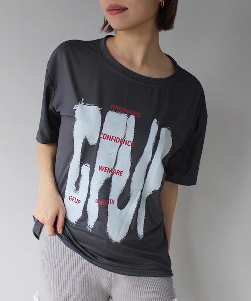 SANSeLF(サンセルフ)の「【SANSeLF】グラフィックロゴプリントTシャツ sanw25s053(Tシャツ/カットソー・レディース・ピンク/ブラウン/ダークグレー/ライトイエロー・FREE)」の2枚目の写真