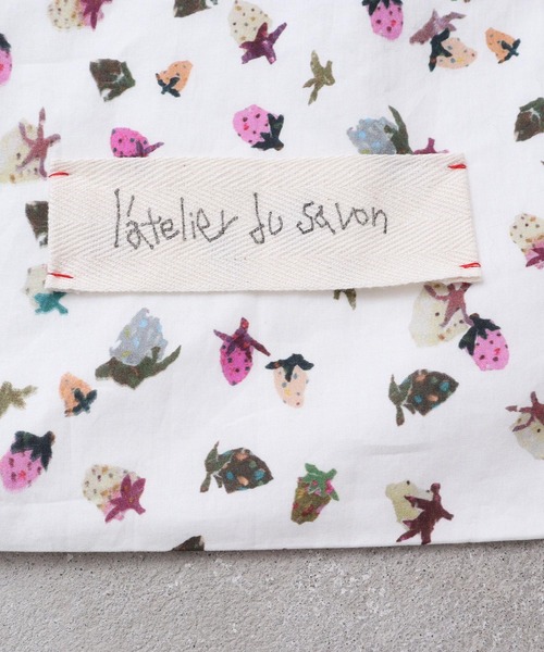 l'atelier du savon（アトリエドサボン）の「ちぎりいちごプリント　トートバッグ（トートバッグ・レディース・ブラック/ホワイト・FREE）」の20枚目の写真