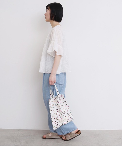 l'atelier du savon（アトリエドサボン）の「ちぎりいちごプリント　トートバッグ（トートバッグ・レディース・ブラック/ホワイト・FREE）」の15枚目の写真