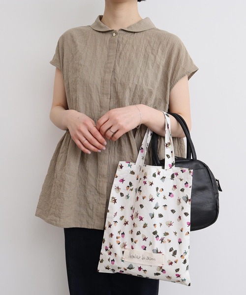 l'atelier du savon（アトリエドサボン）の「ちぎりいちごプリント　トートバッグ（トートバッグ・レディース・ブラック/ホワイト・FREE）」の7枚目の写真