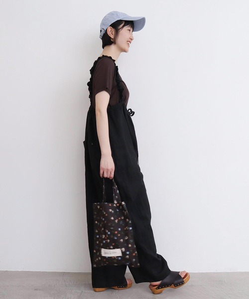 l'atelier du savon（アトリエドサボン）の「ちぎりいちごプリント　トートバッグ（トートバッグ・レディース・ブラック/ホワイト・FREE）」の12枚目の写真