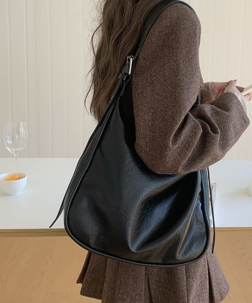 gossip!ロサンゼルス(ゴシップロサンゼルス)の「Y2K ビンテージレザー風バッグA4対応大容量(ショルダーバッグ・レディース・ブラウン/ブラック・FREE)」の1枚目の写真