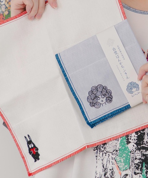 ScoLar(スカラー)の「651730:ScoLar刺繍 白雪はんかちふきん(ハンカチ/ハンドタオル・レディース・オフホワイト/ブルー/イエロー/ピンク・FREE)」の7枚目の写真