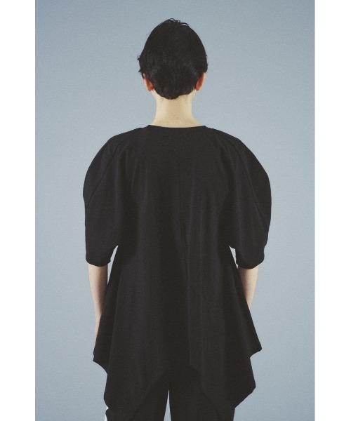 HeRIN.CYE(ヘリンドットサイ)の「Flare hem cut tops フレアヘムカットトップス(Tシャツ/カットソー・レディース・ブルー/ブラック/ホワイト・FREE)」の6枚目の写真