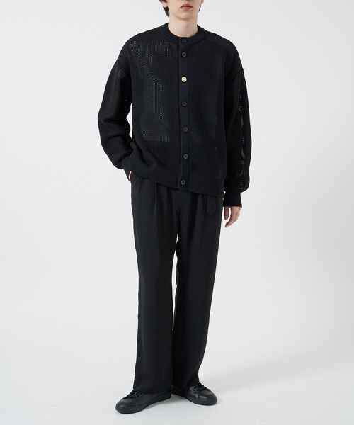 CULLNI(クルニ)の「別注 BELTED TAPERD PANTS(スラックス・メンズ・ダークグレー/ブラック・1/2)」の3枚目の写真