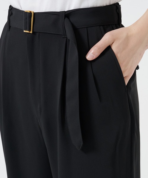 CULLNI(クルニ)の「別注 BELTED TAPERD PANTS(スラックス・メンズ・ダークグレー/ブラック・1/2)」の9枚目の写真
