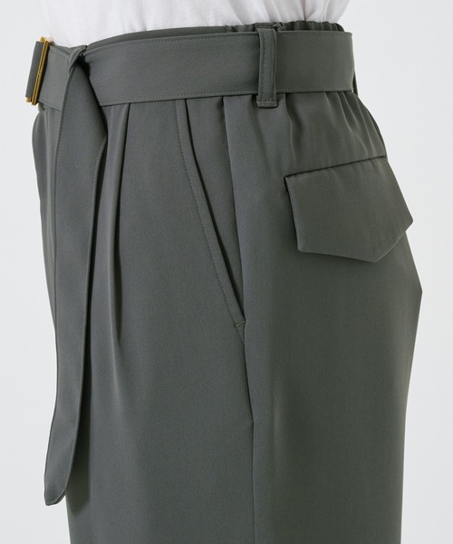 CULLNI(クルニ)の「別注 BELTED TAPERD PANTS(スラックス・メンズ・ダークグレー/ブラック・1/2)」の18枚目の写真