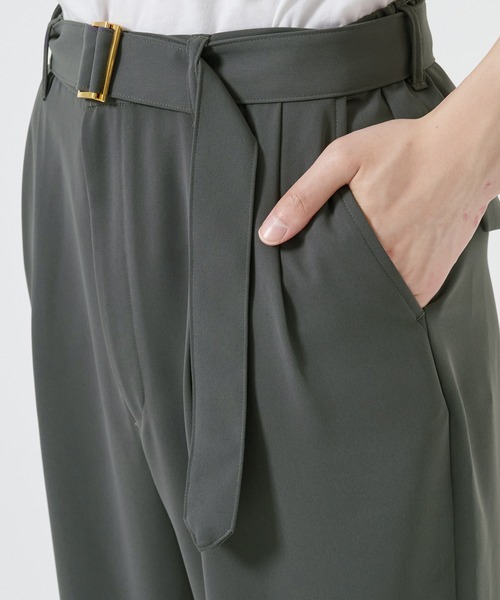 CULLNI(クルニ)の「別注 BELTED TAPERD PANTS(スラックス・メンズ・ダークグレー/ブラック・1/2)」の19枚目の写真