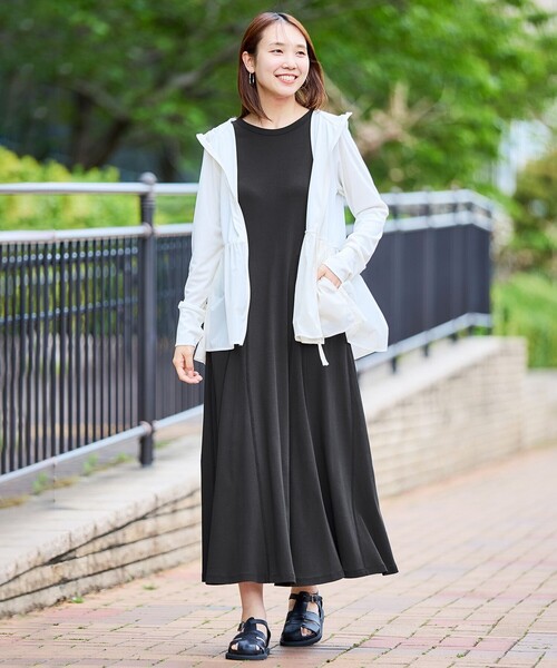 UNFILO(アンフィーロ)の「ドライタッチフライス フレアワンピース(ワンピース・レディース・ブラック系/グレー系・SMALL/MEDIUM)」の7枚目の写真