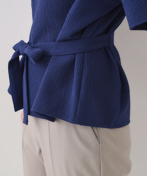 OPAQUE.CLIP（オペークドットクリップ）の「ストレッチジャカード2WAYリボントップス/セットアップ対応可【洗濯機洗い可】（シャツ/ブラウス・レディース・ブラック/ブルー系その他/オフホワイト・38/42/40）」の6枚目の写真