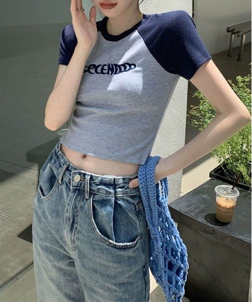 maison de LATIR(メゾンドラティール)の「バイカラーロゴショート丈Tシャツ(Tシャツ/カットソー・レディース・ネイビー/ピンク・FREE)」の21枚目の写真