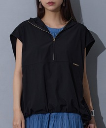 NICOLE white（ニコルホワイト）の「アノラック風スリーブレスプルオーバー（ベスト）」