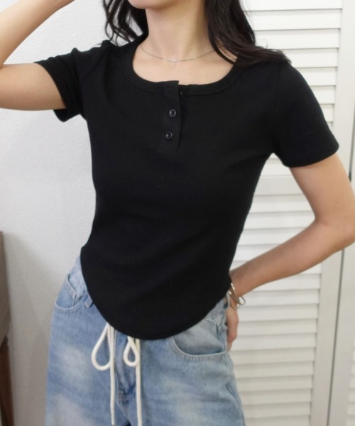 unnu(ユヌ)の「ヘンリーネックリブTシャツ(Tシャツ/カットソー・レディース・グレー/ブラック/ホワイト/ライトイエロー・F)」の9枚目の写真