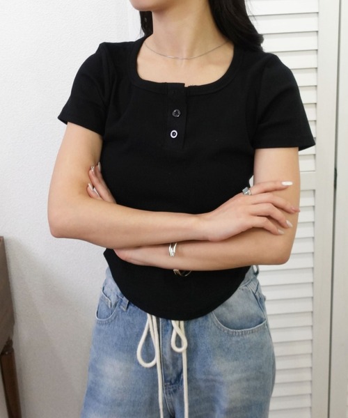 unnu(ユヌ)の「ヘンリーネックリブTシャツ(Tシャツ/カットソー・レディース・グレー/ブラック/ホワイト/ライトイエロー・F)」の10枚目の写真