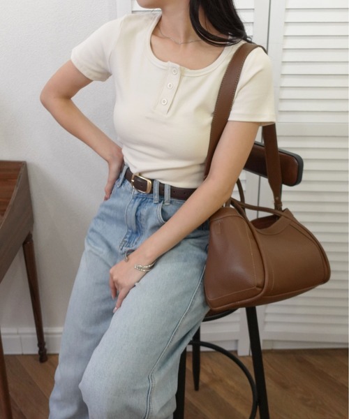 unnu(ユヌ)の「ヘンリーネックリブTシャツ(Tシャツ/カットソー・レディース・グレー/ブラック/ホワイト/ライトイエロー・F)」の19枚目の写真