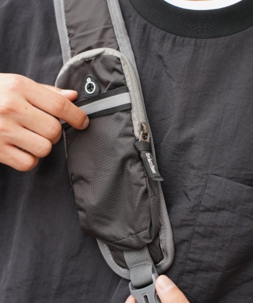 BROKEN BASE(ブロークンベース)の「撥水ナイロンワンショルダーバッグ(ショルダーバッグ・メンズ・ネイビー/オレンジ/ブラック/カーキ/ブルー・フリー)」の9枚目の写真