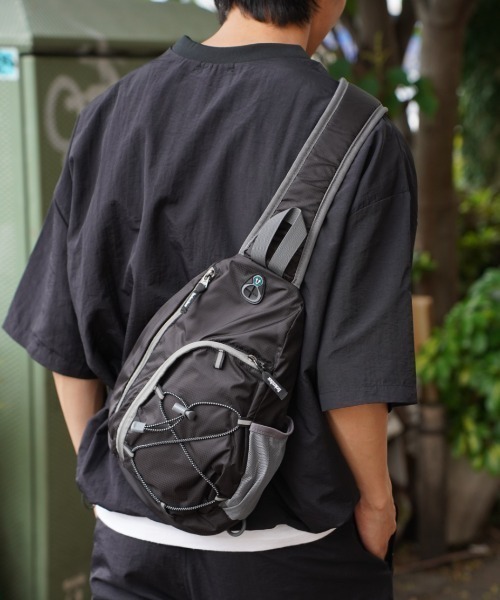 BROKEN BASE(ブロークンベース)の「撥水ナイロンワンショルダーバッグ(ショルダーバッグ・メンズ・ネイビー/オレンジ/ブラック/カーキ/ブルー・フリー)」の7枚目の写真