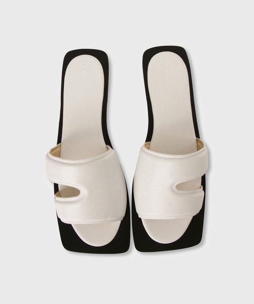 CINOH(チノ)の「SQUARE TOE FLAT SANDAL(サンダル・レディース・ホワイト/オレンジ/ブラック・36/37/38)」の4枚目の写真