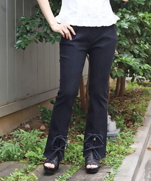 axes femme（アクシーズファム）の「裾リボンデニムパンツ（デニムパンツ・レディース・ワンウォッシュ/ブラック・マルチサイズ）」の2枚目の写真