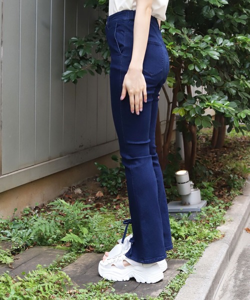 axes femme（アクシーズファム）の「裾リボンデニムパンツ（デニムパンツ・レディース・ワンウォッシュ/ブラック・マルチサイズ）」の3枚目の写真