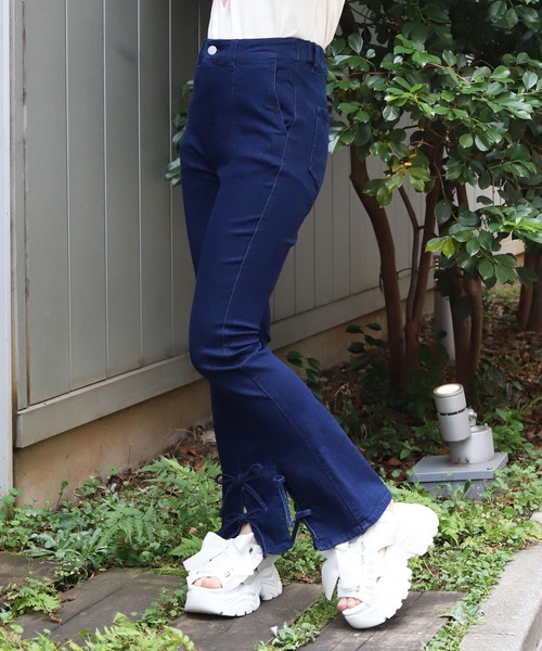 axes femme（アクシーズファム）の「裾リボンデニムパンツ（デニムパンツ・レディース・ワンウォッシュ/ブラック・マルチサイズ）」の9枚目の写真