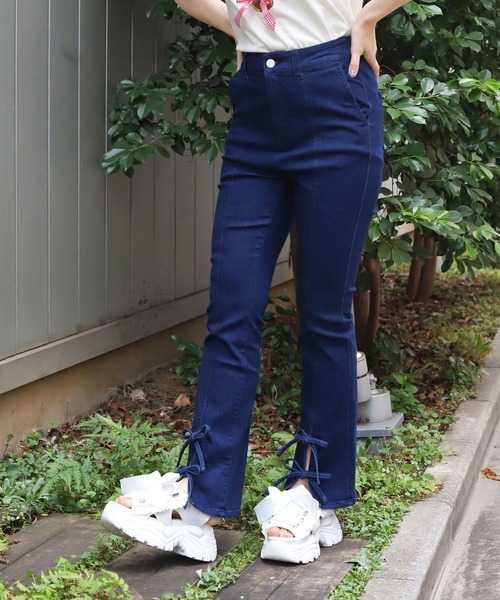 axes femme（アクシーズファム）の「裾リボンデニムパンツ（デニムパンツ・レディース・ワンウォッシュ/ブラック・マルチサイズ）」の10枚目の写真